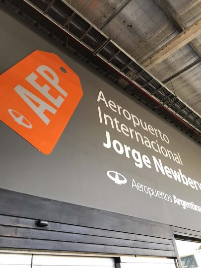 SEÑALETICA PARA ARRIBOS INTERNACIONAL AEROPUERTO JORGE ÑEWBERY AEP 