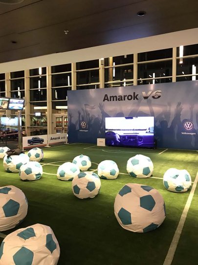 STAND AMAROK mundial Rusia 2018 pre embarque aeropuerto de Ezeiza / juego de realidad aumentada / transmisión de partidos / institucional